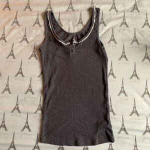 GREY TANK TOP WITH BUTTON AND WHITE RUFFLE DETAILS SIZE S